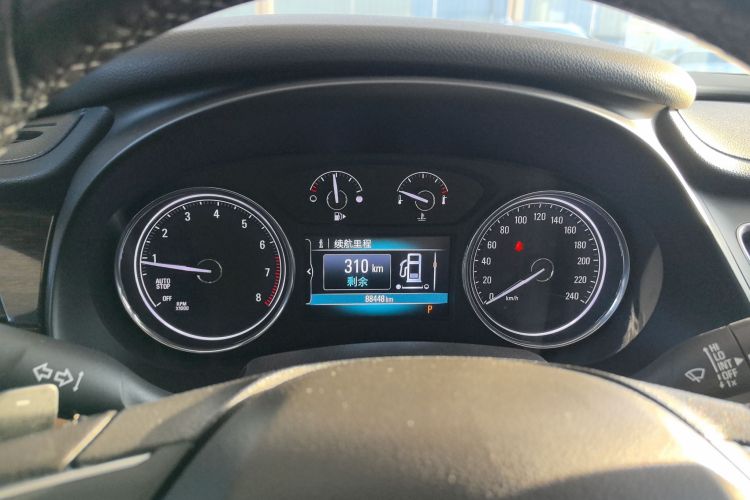 别克 君越 2016款 20T 精英型中控内饰14