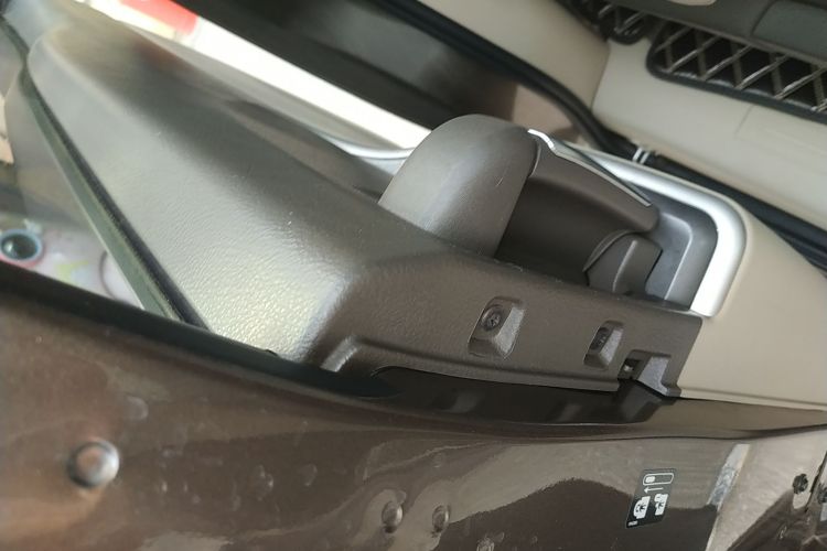 别克GL8 2013款 2.4L CT豪华商务舒适版中控内饰7006