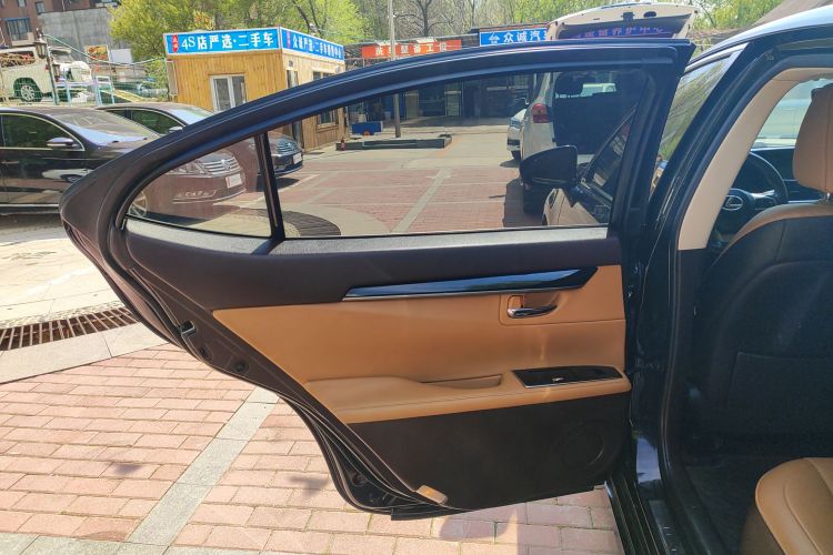 雷克萨斯ES 2016款 200 Midnight特别限量版中控内饰49