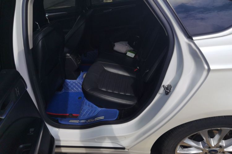 福特 蒙迪欧 2017款 改款 EcoBoost 180 时尚型中控内饰7004