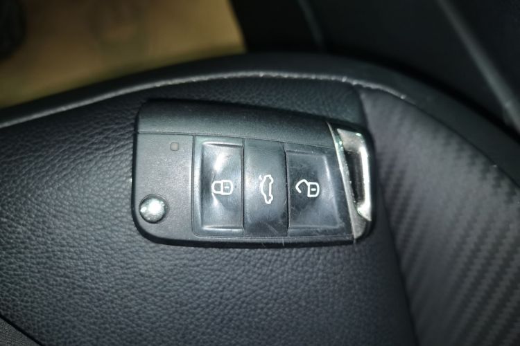 大众 T-ROC探歌 2018款 280TSI DSG四驱舒适型 国V中控内饰7001