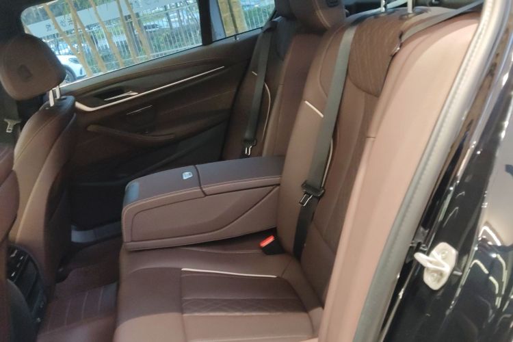 宝马5系 2023款 530Li 领先型 M运动套装中控内饰21