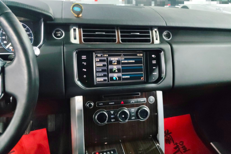 路虎 揽胜 2014款 3.0 SC V6 Vogue中控内饰16