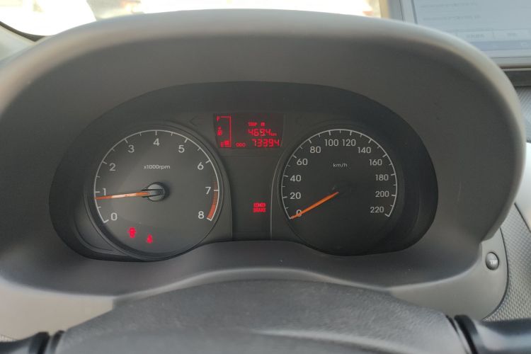 现代 瑞纳 2014款 1.4L 手动智能型GLS中控内饰14