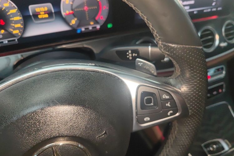 奔驰E级 2018款 改款 E 200 L 运动型中控内饰18