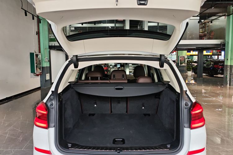宝马X3 2018款 xDrive25i M运动套装 国VI机舱底盘23