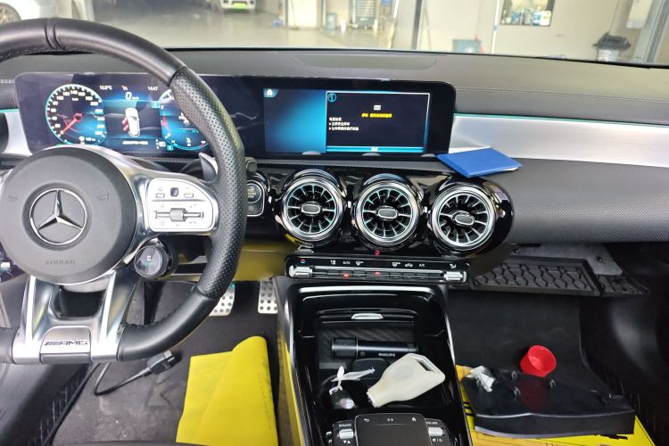 奔驰A级AMG(进口) 2022款 AMG A 35 4MATIC中控内饰16