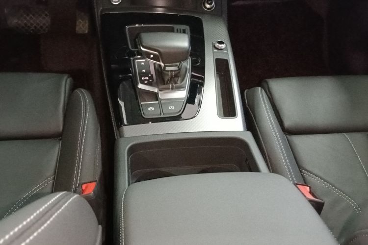 奥迪Q5L 2022款 改款 40T 豪华动感型中控内饰18