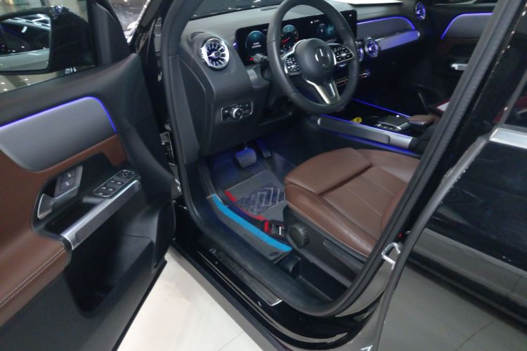 奔驰GLB 2022款 改款二 GLB 200 时尚型中控内饰19