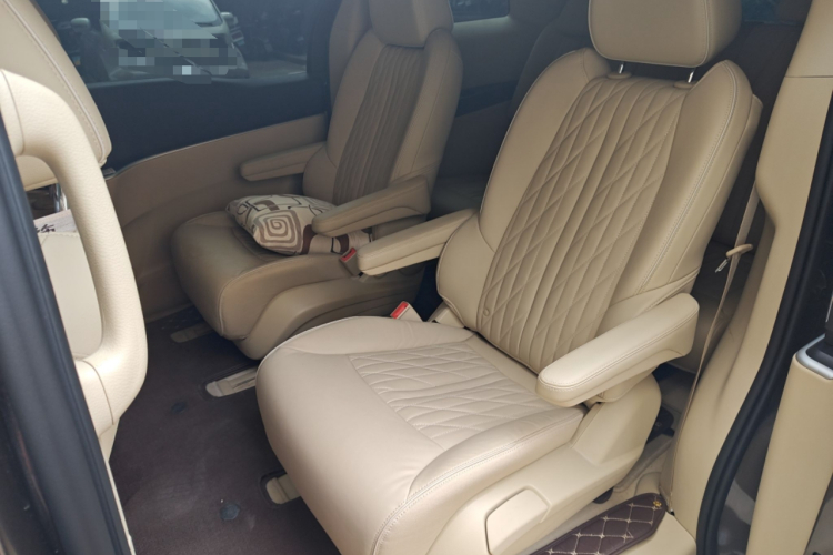 别克GL8 2023款 改款 陆上公务舱 豪华型中控内饰7004