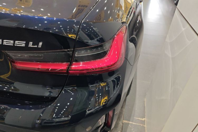 宝马3系 2025款 325Li M运动套装车身外观9