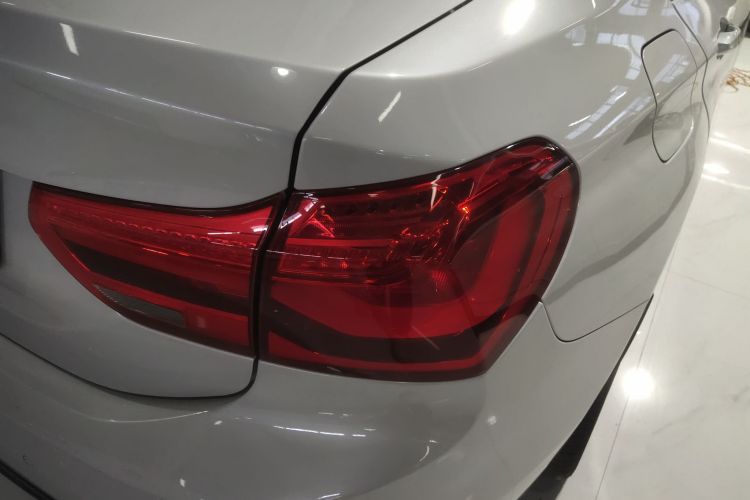 宝马1系 2017款 118i 运动型车身外观9