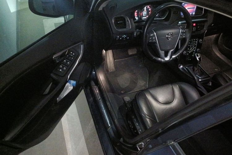 沃尔沃V40 2017款 T3 智逸版中控内饰20