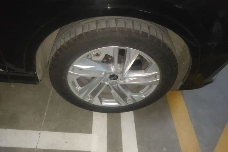 奥迪Q7 2023款 45 TFSI quattro S line运动型车身外观10