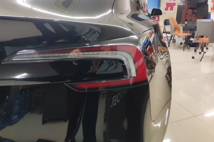 特斯拉 Model 3 2023款 后轮驱动版车身外观9