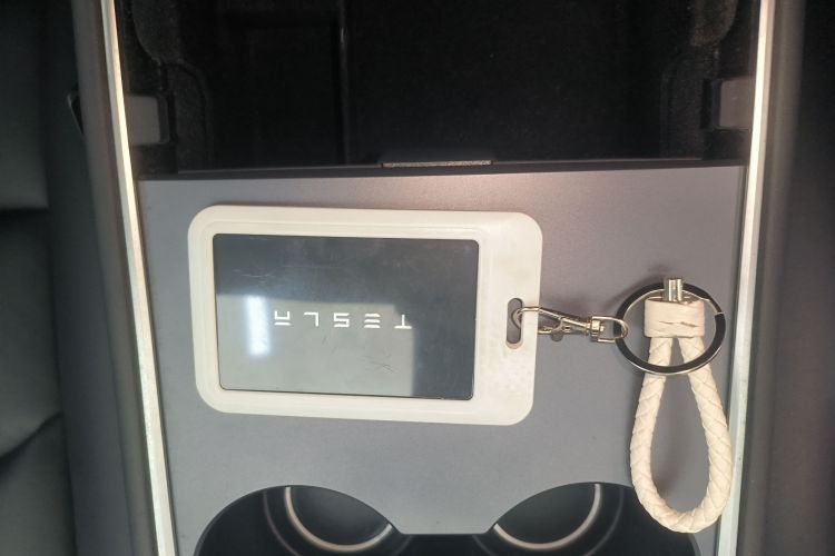 特斯拉 Model Y 2022款 后轮驱动版中控内饰7001