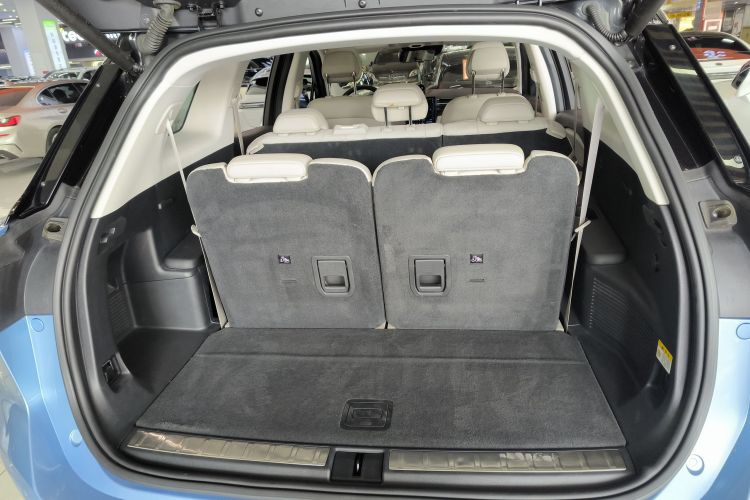 蔚来ES8 2018款 创始版机舱底盘23