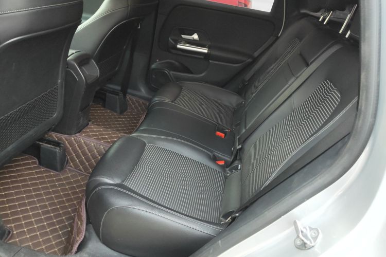 奔驰B级 2020款 B 200 动感型中控内饰21