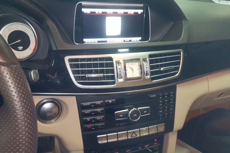 奔驰E级 2015款 E 260 L 运动时尚型中控内饰16