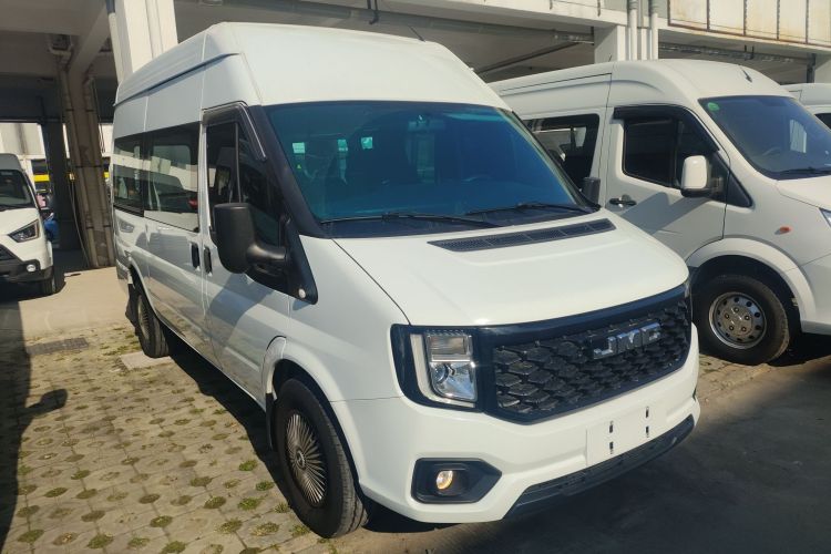 江铃福顺 2023款 2.0T 自动中轴中高顶商运型多功能乘用车7座车身外观3