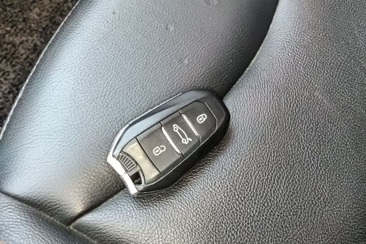 雪铁龙C4L 2016款 1.6T 自动精英型中控内饰11