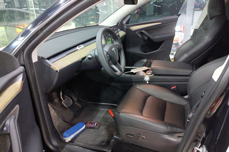 特斯拉 Model Y 2022款 改款 后轮驱动版中控内饰19