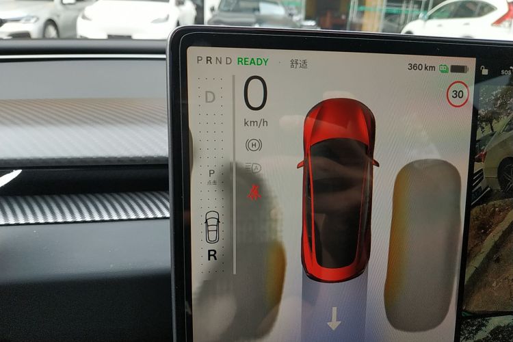 特斯拉 Model 3 2023款 后轮驱动版中控内饰18