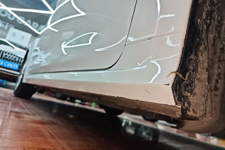 丰田 卡罗拉 2023款 1.8L 智能电混双擎 先锋版局部细节9001