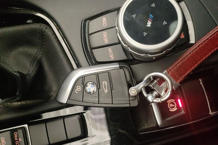 宝马X2(进口) 2019款 sDrive25i 领先型M越野套装 国VI中控内饰7001