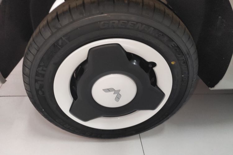 五菱汽车 宏光MINIEV 2024款 第三代 215km 青春版车身外观6008