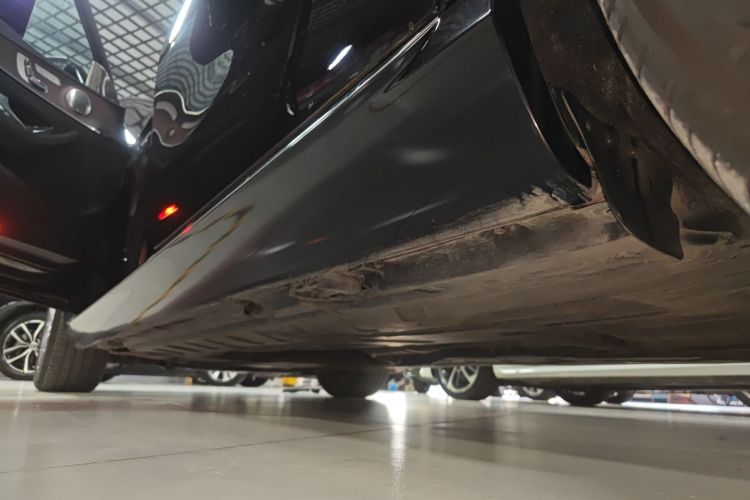 奔驰E级 2017款 E 200 L 4MATIC局部细节9002