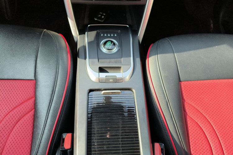 路虎 发现神行 2018款 240PS SE版中控内饰18