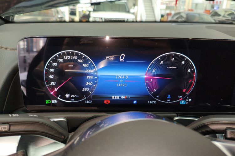 奔驰GLB 2024款 GLB 200 动感型中控内饰14