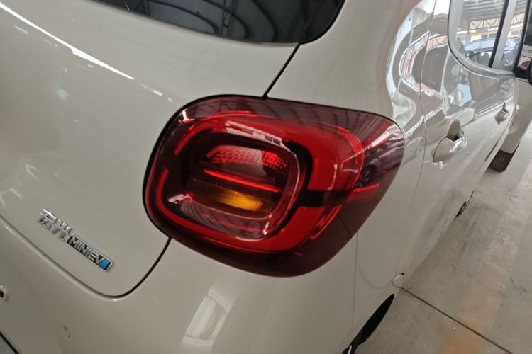 五菱汽车 宏光MINIEV 2025款 四门版 进阶款车身外观9