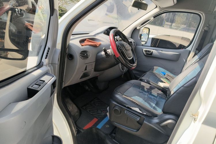 上汽大通MAXUS 新途V80 2021款 2.0T AMT经典傲运通短轴中顶5/6座中控内饰20