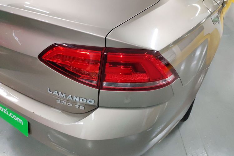 大众 凌渡 2015款 230TSI 手动风尚版车身外观9