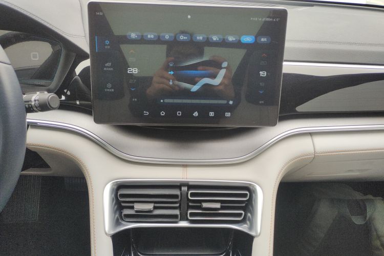 比亚迪 宋PLUS新能源 2021款 DM-i 51KM 尊荣型中控内饰16