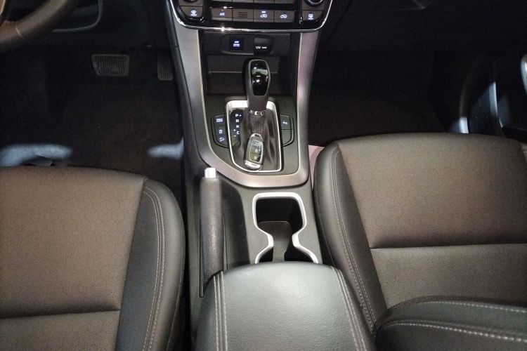 北京现代ix35 2019款 2.0L 自动两驱智勇·畅享版 国VI中控内饰18