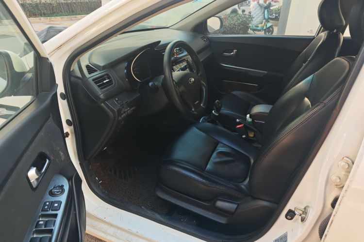 起亚K2 2015款 三厢 1.4L MT GLS中控内饰20