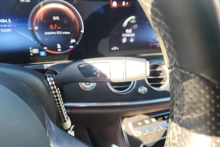 奔驰E级 2021款 E 300 L 运动尊贵型中控内饰18