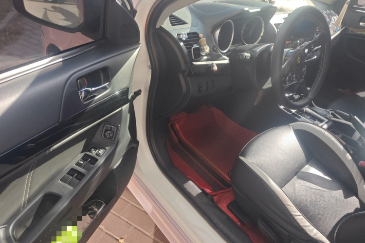 三菱 翼神 2016款 1.8L CVT黑白复刻版中控内饰7003