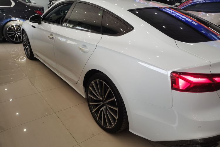 奥迪A5 2021款 Sportback 40 TFSI quattro 豪华致雅型车身外观4