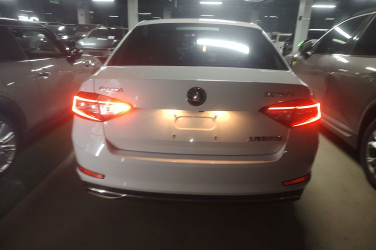 斯柯达 明锐 2018款 1.6L 自动豪华版车身外观6004