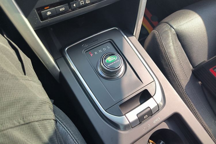 路虎 发现神行 2016款 2.0T 上市限量版中控内饰18