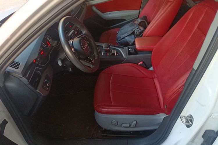 奥迪A4L 2018款 30周年年型 40 TFSI 进取型中控内饰19