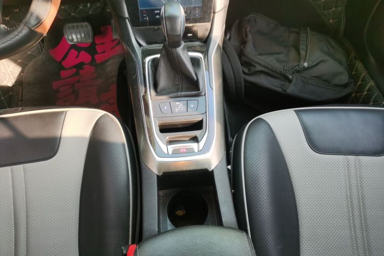 标致408 2016款 1.6T 自动豪华版中控内饰18