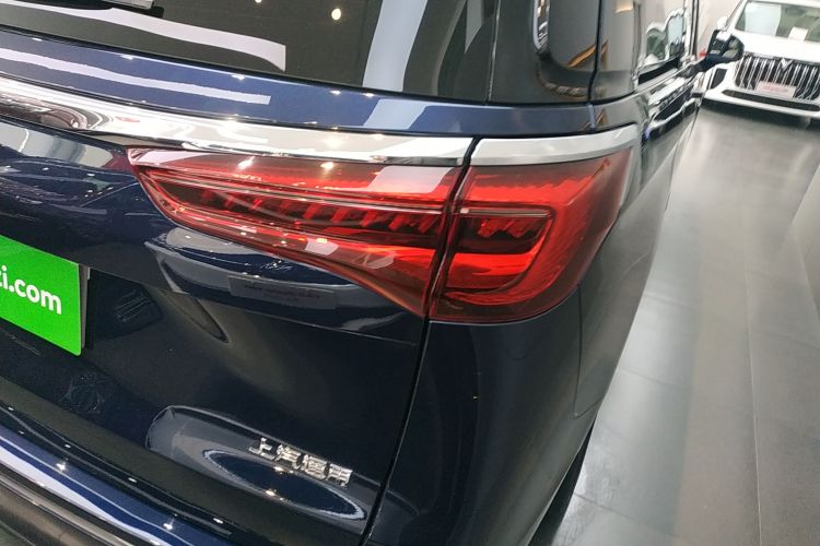 别克GL8 2020款 Avenir艾维亚 四座尊礼版车身外观9