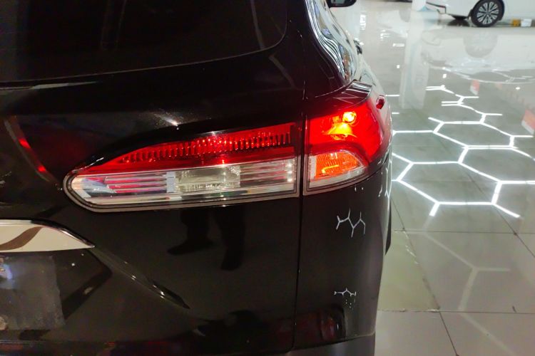 丰田 卡罗拉锐放 2023款 2.0L 先锋版车身外观6006