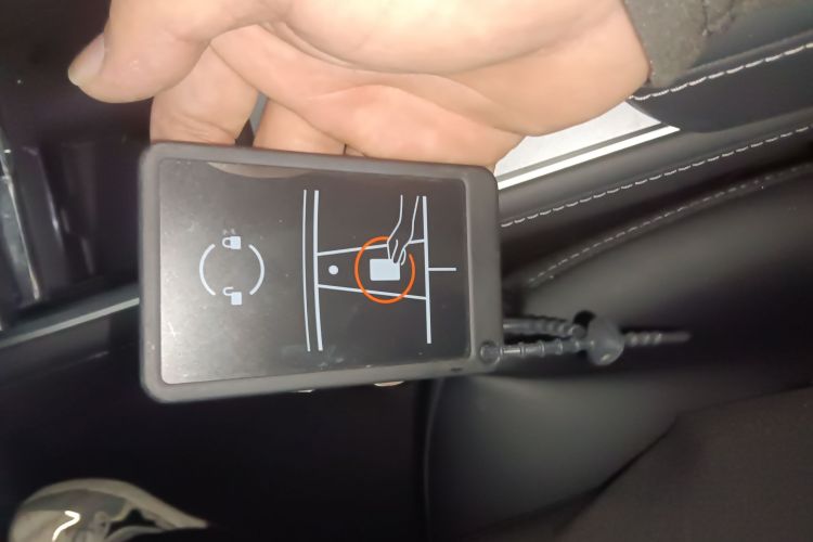 特斯拉 Model Y 2023款 后轮驱动版中控内饰11