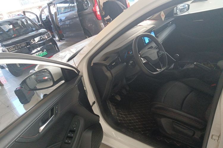 荣威i5 2023款 1.5L 手动舒享版中控内饰20